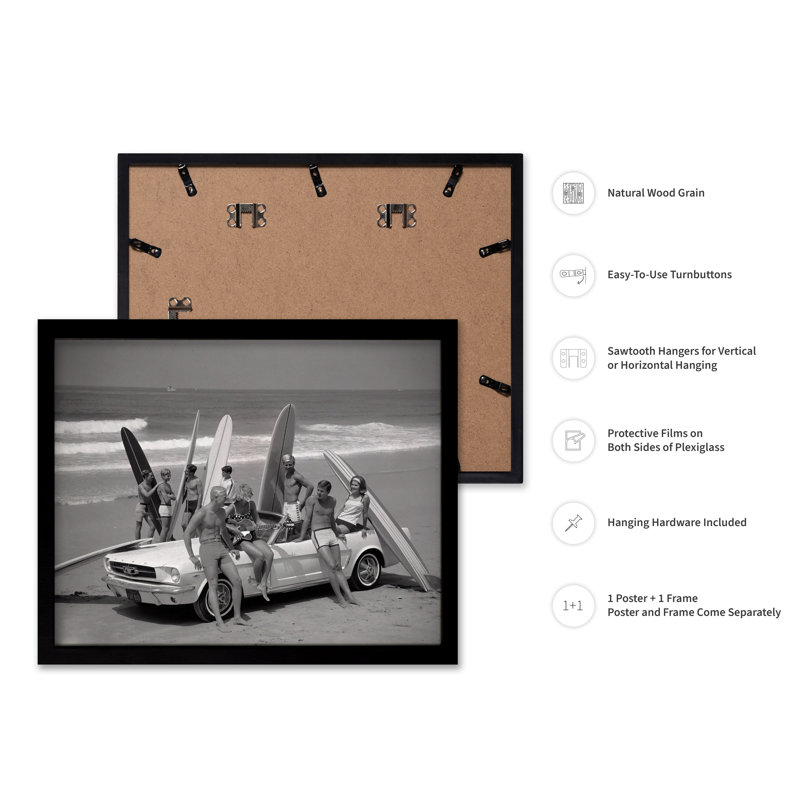 Amis s'amusant sur la plage, Black Framed, Poster, 12"H x 16"W