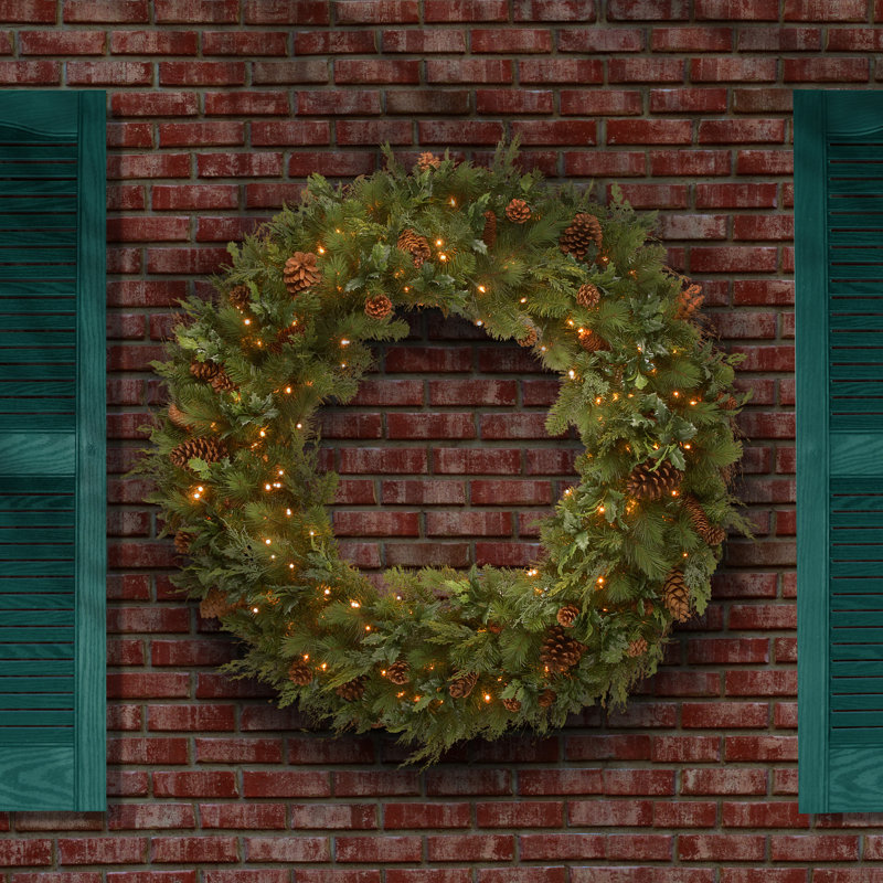 Pine 48" Lighted Wreath