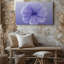 Toile, une délicate fleur de lavande avec des pétales arrondis centrés sur un art mural-443361144