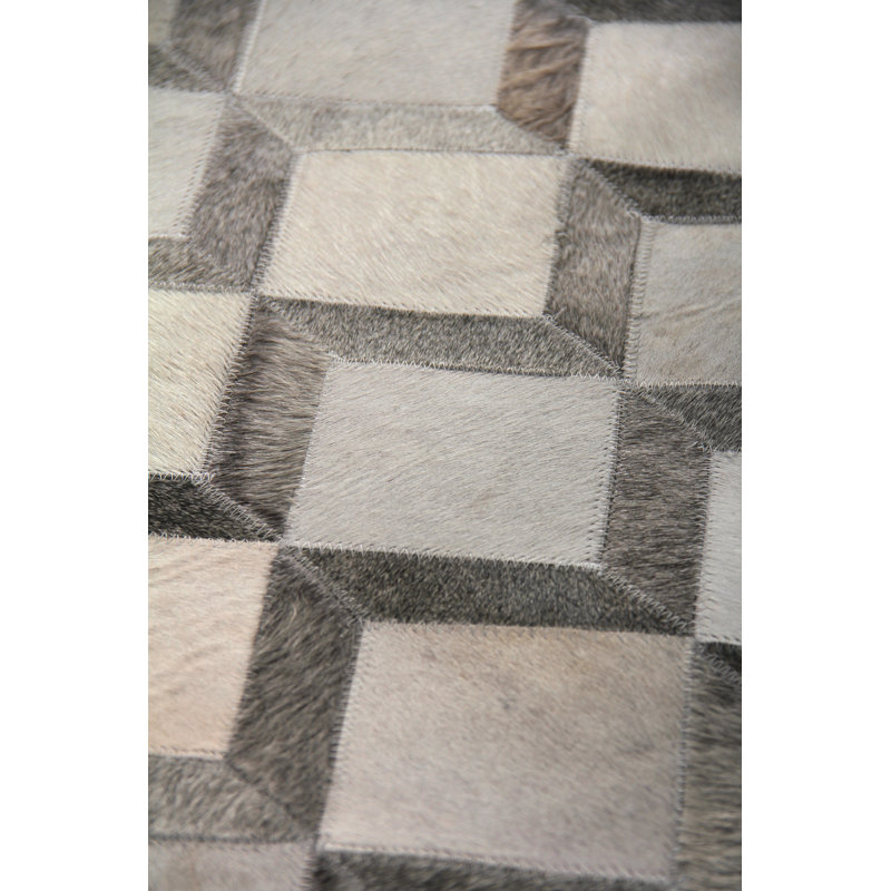 Cowhide Geometric Area Rug in Ivory/Silver/Beige, Rectangle 5' x 8'
