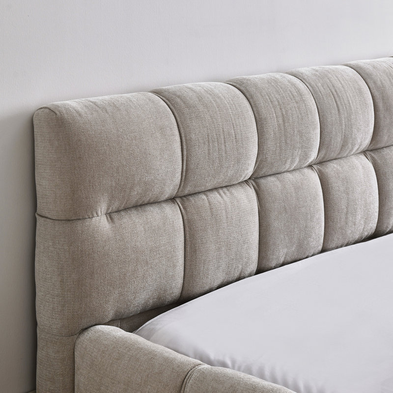 Lit tapissier beige grand avec matériau chenille et structure stable, sans sommier pour la structure de la chambre à coucher, fabrication en tissu confortable, nécessaire