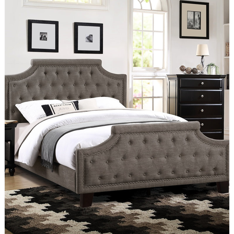 Très grand lit tapissier brun en polyfibre brun avec tête de lit classique américaine