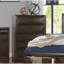 Commode moderne à 5 tiroirs pour la chambre à coucher, rehaussant le rangement et le style.