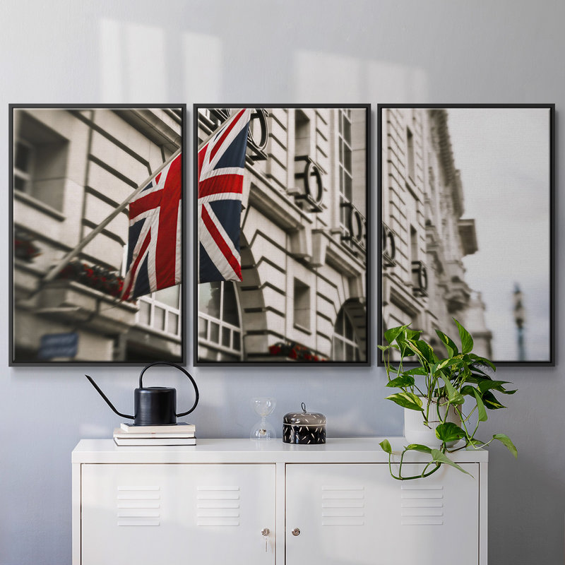 «London Scene II», reproduction sur toile 3 pièces, H 40 po x l 78 po x P 2 po, Noir