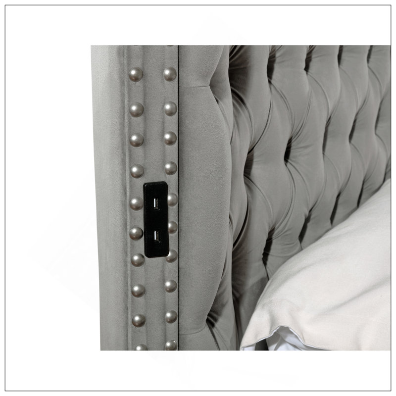 Grand lit de rangement capitonné en bois gris