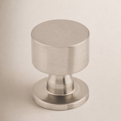 Lily Round Knob