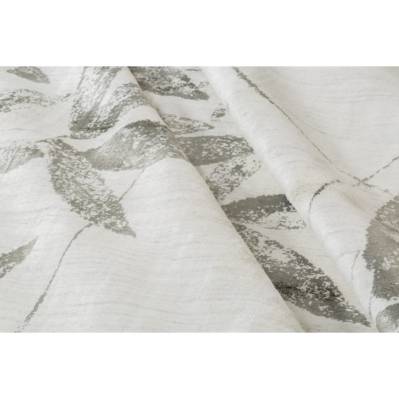 Hand Loomed Floral Area Rug in Gray/White, Rectangle 10' x 14'