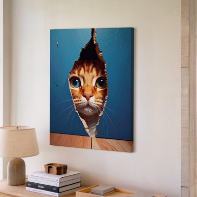 Toile Curby Tabby Peeking Through Wall