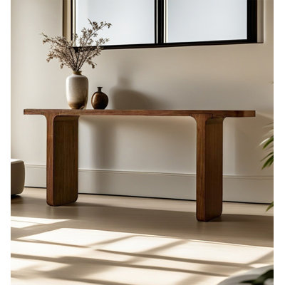 Table d'entrée en bois massif de style Wabi-Sabi avec lignes épurées