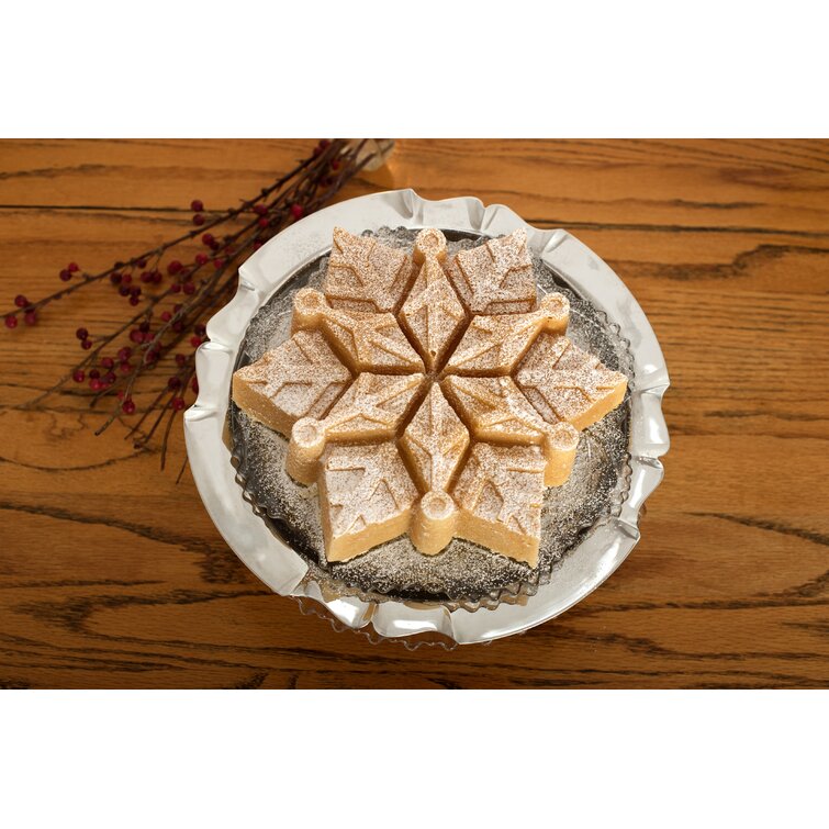 Snowflakes Shortbread and Cake Pan