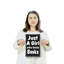 Enseigne en plastique 8 po x 12 po Just A Girl Who Loves