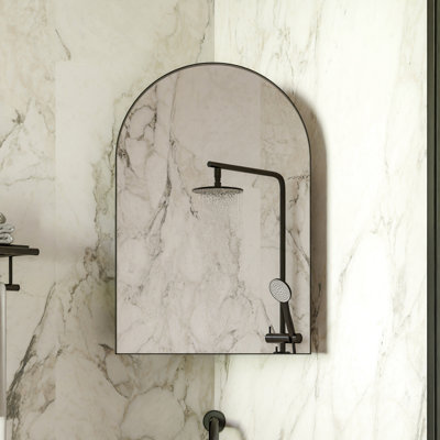 Armoire de coin en métal 18 x 24 pouces avec miroir arqué et tablettes réglables pour le rangement de la salle de bain Toilettage dans de petits espaces Options restreintes besoins noir mat