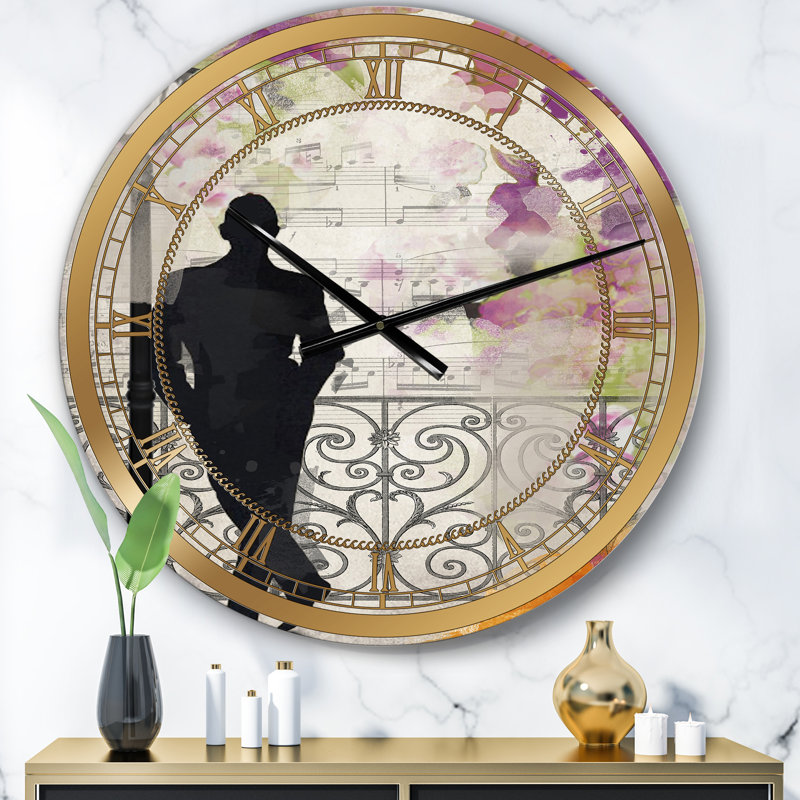 «Waiting In Paris» - Horloge murale traditionnelle surdimensionnée, Surdimensionné