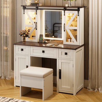 Bureau de meuble-lavabo spacieux avec porte de grange coulissante et station de charge
