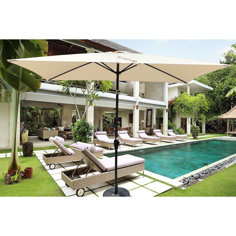 Parasol de patio rectangulaire 6 x 9 pi brun clair - Circulation d'air, imperméable, à manivelle et inclinable 9 pi pour une utilisation résidentielle aux intempéries