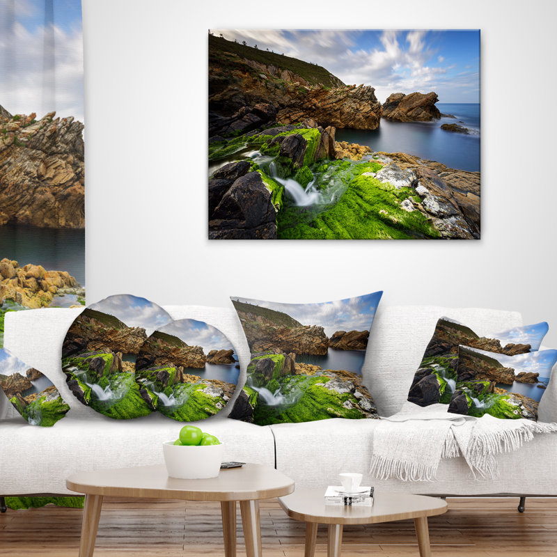 Rocks and Waterfall in French Coast Seashore Photo Housse de coussin carré et insert, 16 po x 1 po