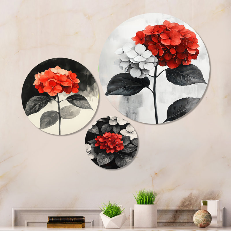 «Hortensias monochromes avec accent de pétales rouges» - Art mural en métal imprimé floral 3 pièces