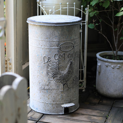 4.5 Gallon Vintage Metal Step On Trash Can With Lid and Liner, Rustic Gray Farmhouse Metal Garbage Can