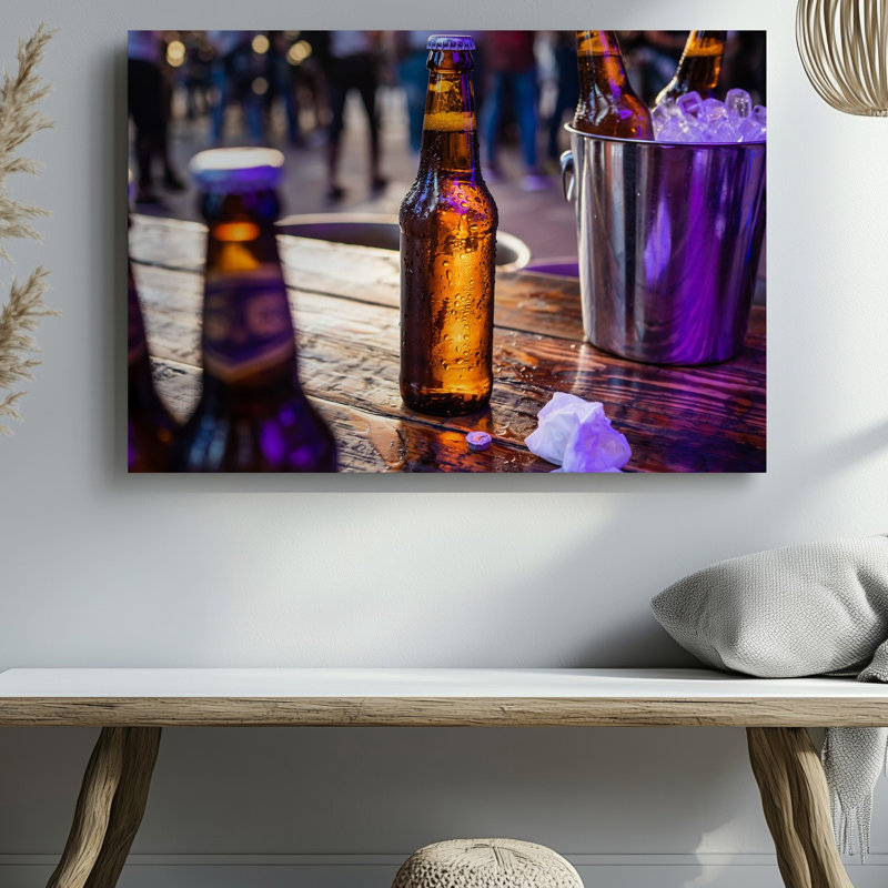 Toile, gros plan sur une bouteille de bière Corona, scintillant sur une table rustique en bois, H 20 po x l 20 po