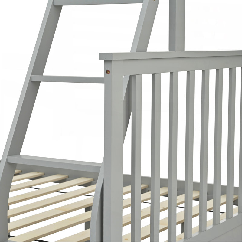 Lit simple superposé au-dessus d'un lit double, lit superposé en bois avec échelle et garde-corps gris