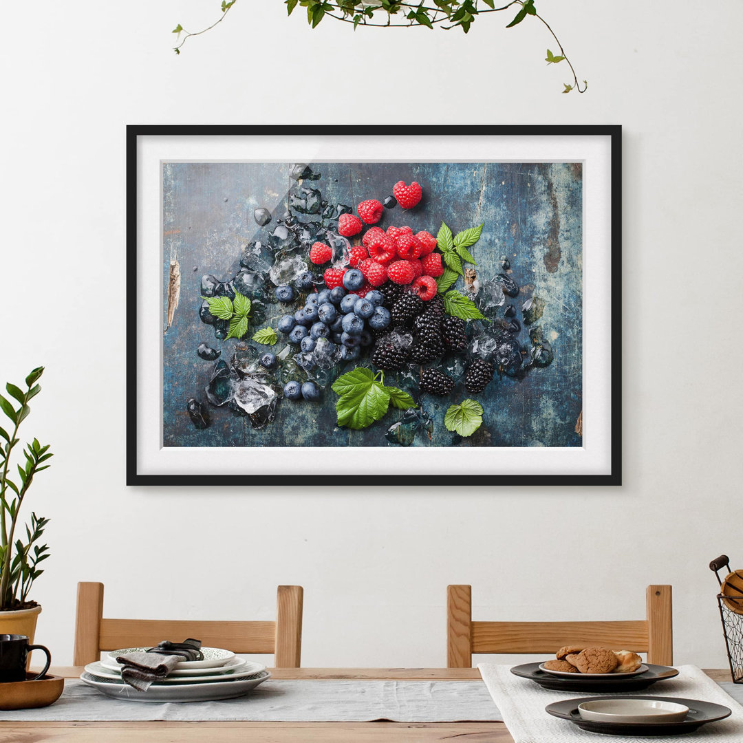 Poster Gemischte Beeren mit Eiswürfeln