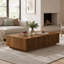 Table basse rectangulaire basse en bois massif de style Mid-Century Modern avec tiroirs de rangement à lattes, idéale pour décorer un salon ou une pièce de maison.
