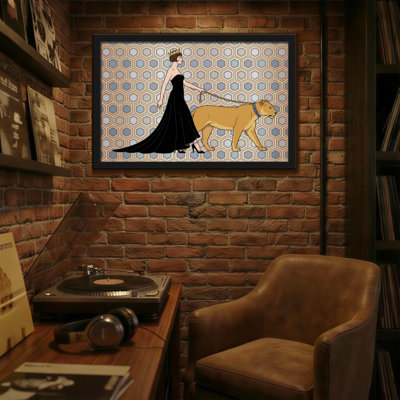 Animaux, femme élégante avec lion en laisse