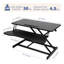 Convertisseur de bureau assis-debout, 32 pouces avec cadre stable pour un travail parfait sur deux écrans et un ordinateur portable, noir, construction de joie de Noël