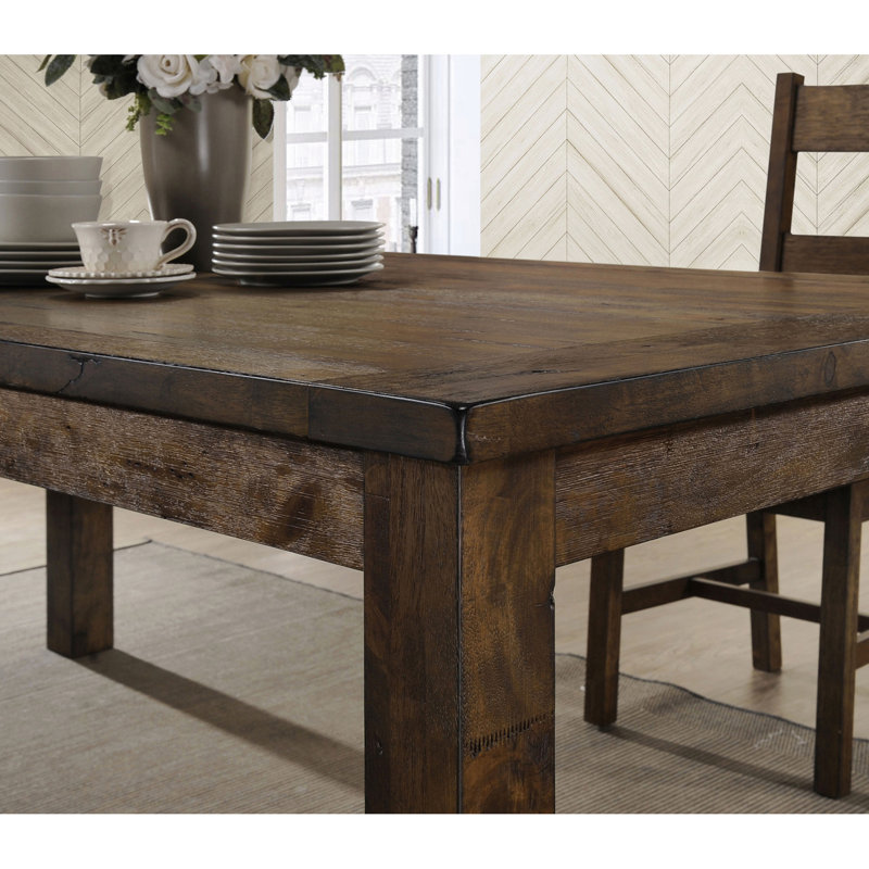 5 tables de salle à manger en brun doré rustique, chaises à dossier, bois massif, parfaites pour la chambre brune