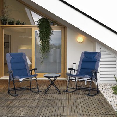 Ensemble de mobilier d'extérieur 3 pièces Outsunny avec table basse en verre et 2 chaises berçantes pliantes rembourrées, style bistro pour porche, camping, balcon, bleu marine