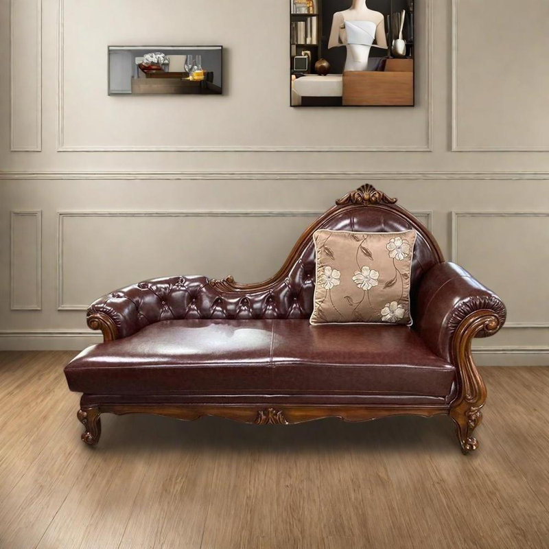 Chaise en bois massif de style luxueux, Orienté à droite