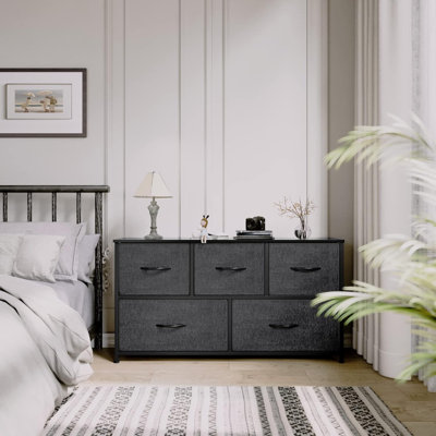 Commode de rangement avec 5 tiroirs de 2 tailles différentes
