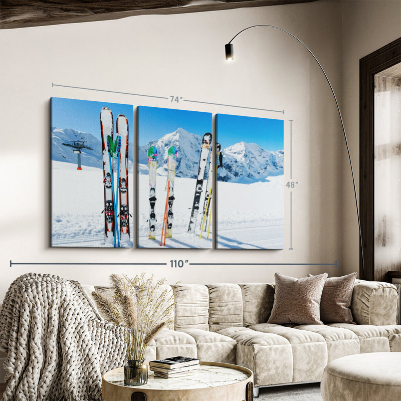 «Snowy Mountain Skis», 3 pièces sur toile, H 48 po x l 74 po x P 1,25 po