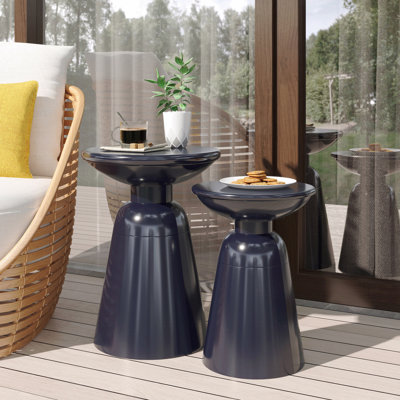 Tables d'appoint d'extérieur en fer avec design évasé, ensemble de 2