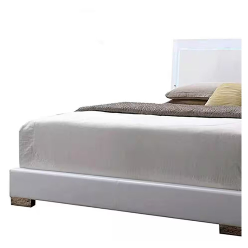 Grand lit Lorimar en cuir synthétique blanc et pieds blancs avec DEL