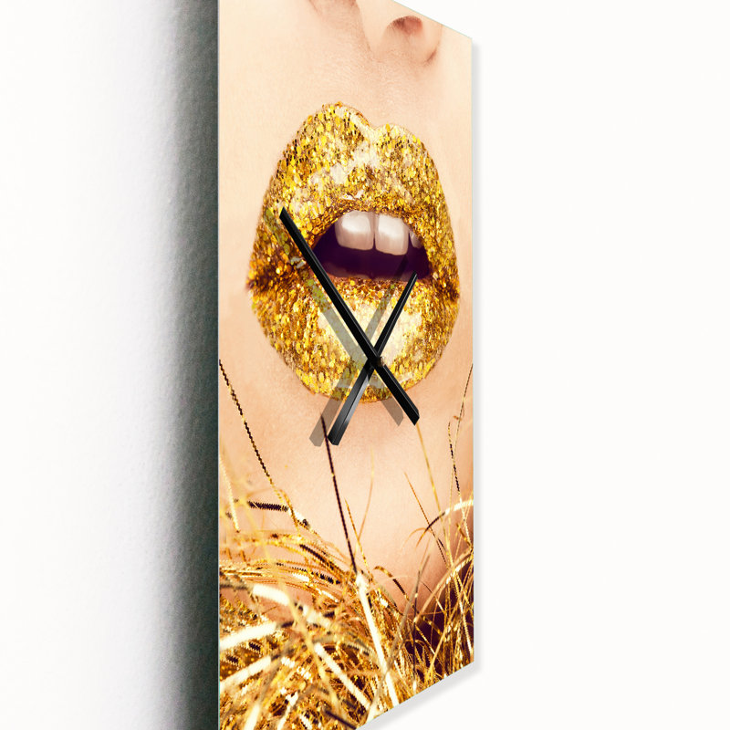 Gros plan sur une horloge murale, Grand