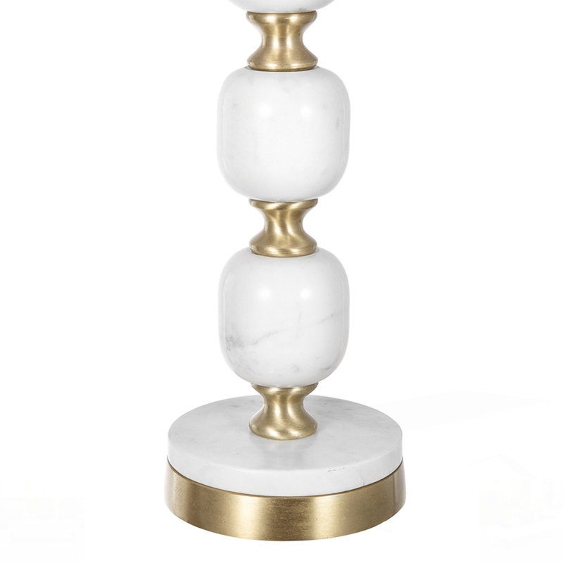 Lampe de table moderne avec luminosité réglable, parfaite pour la lecture et l'éclairage ambiant.