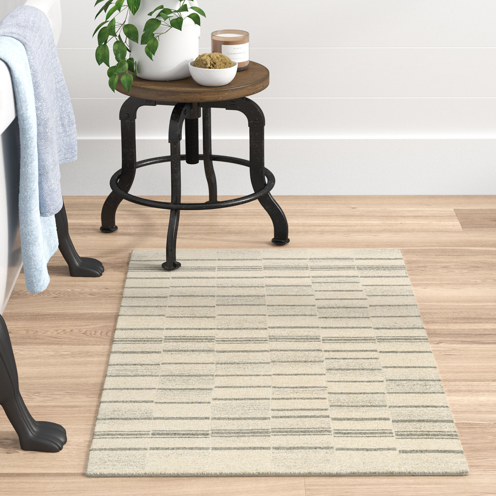 Androulla Handmade Wool Ivory/Gray Rug, Rectangle 2' x 3'
