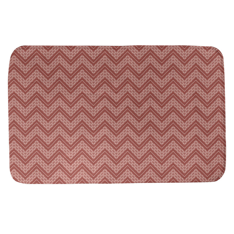 Tapis pour salle de bain à motif à chevrons à la main Stephenie, l 21 po x L 34 po, Rouge clair / rouge