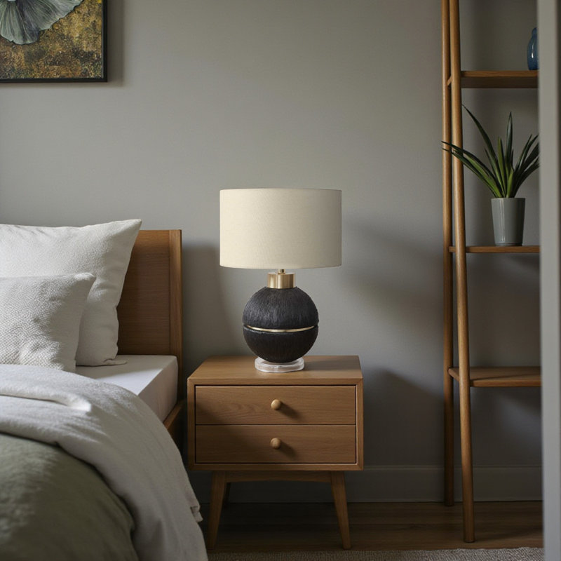 Lampe de table Barnstorm Standard Gold en noir, H 25,27 po x l 15,85 po x P 15,85 po