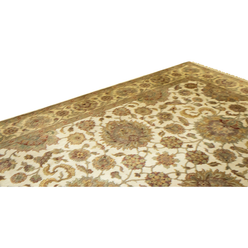 Hand Knotted Wool Oriental Area Rug in Ivory And Gold