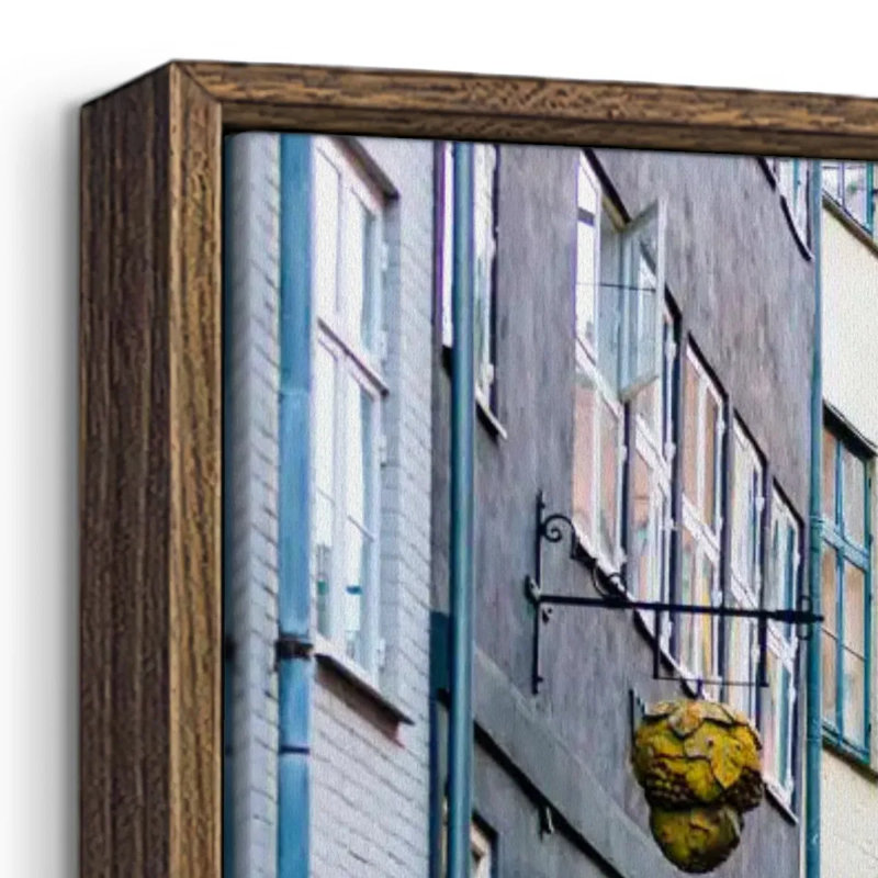 Rue à Copenhague, H 37 po x l 25 po, Cadre flottant noyer