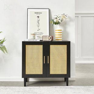 Buffet à panneau latéral avec porte en rotin naturel, armoire de rangement en rotin avec tablettes réglables, panneau latéral et buffet avec espace de rangement, console moderne dans la chambre à coucher et le salon