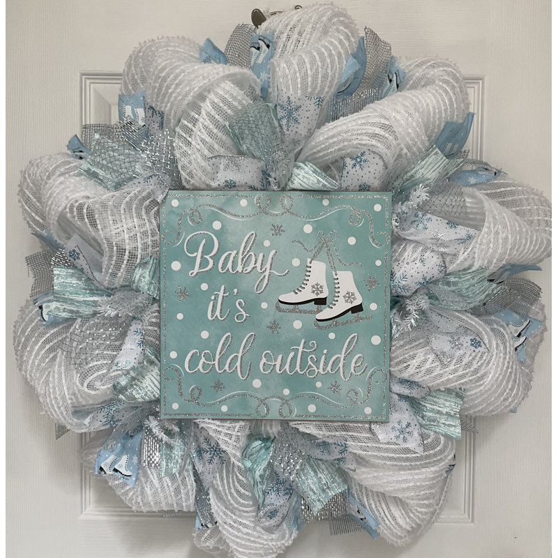 Couronne d'hiver pour bébé, il fait froid dehors