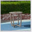 Charmante table bistro rustique en bois d'acacia avec conception à lattes et fabrication durable pour une utilisation intérieure ou extérieure-650536044