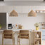 Arthav 1 - Luminaire suspendu en fibre de palmier Dreamy - Luminaire suspendu 1 lumière à dôme naturel tissé à la main à dôme naturel pour îlot de cuisine, cuisine, salle à manger, salon ou chambre à coucher de style bohème, champêtre, campagnard moderne et de style Mid-Century moderne-588512402-588512429-546800573