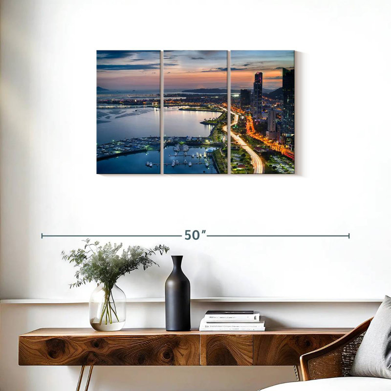 Sebbie Avenida Balboa, 20" H x 33" W