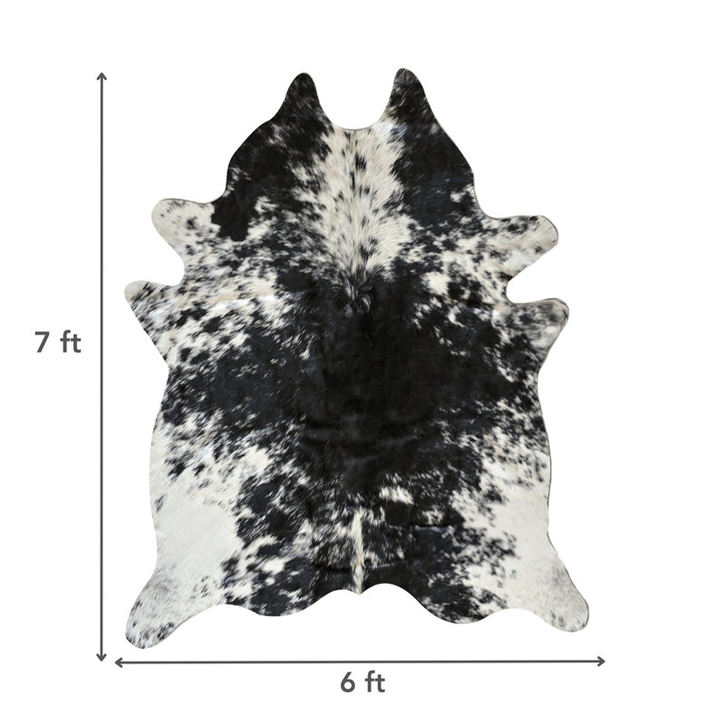 Tapis noir / blanc en cuir de vache fabriqué à la main Abhinav