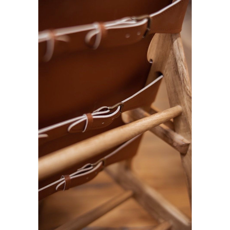 Fauteuil de chasse vintage en cuir végan de haute qualité, structure en chêne massif, couleur brun foncé, garnissage ignifugé, hauteur 67,2 cm, largeur 86,8 cm, profondeur 61,4 cm, poids 9,1 kg.