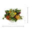 Arrangement floral hydrangées et fruits dans un vase